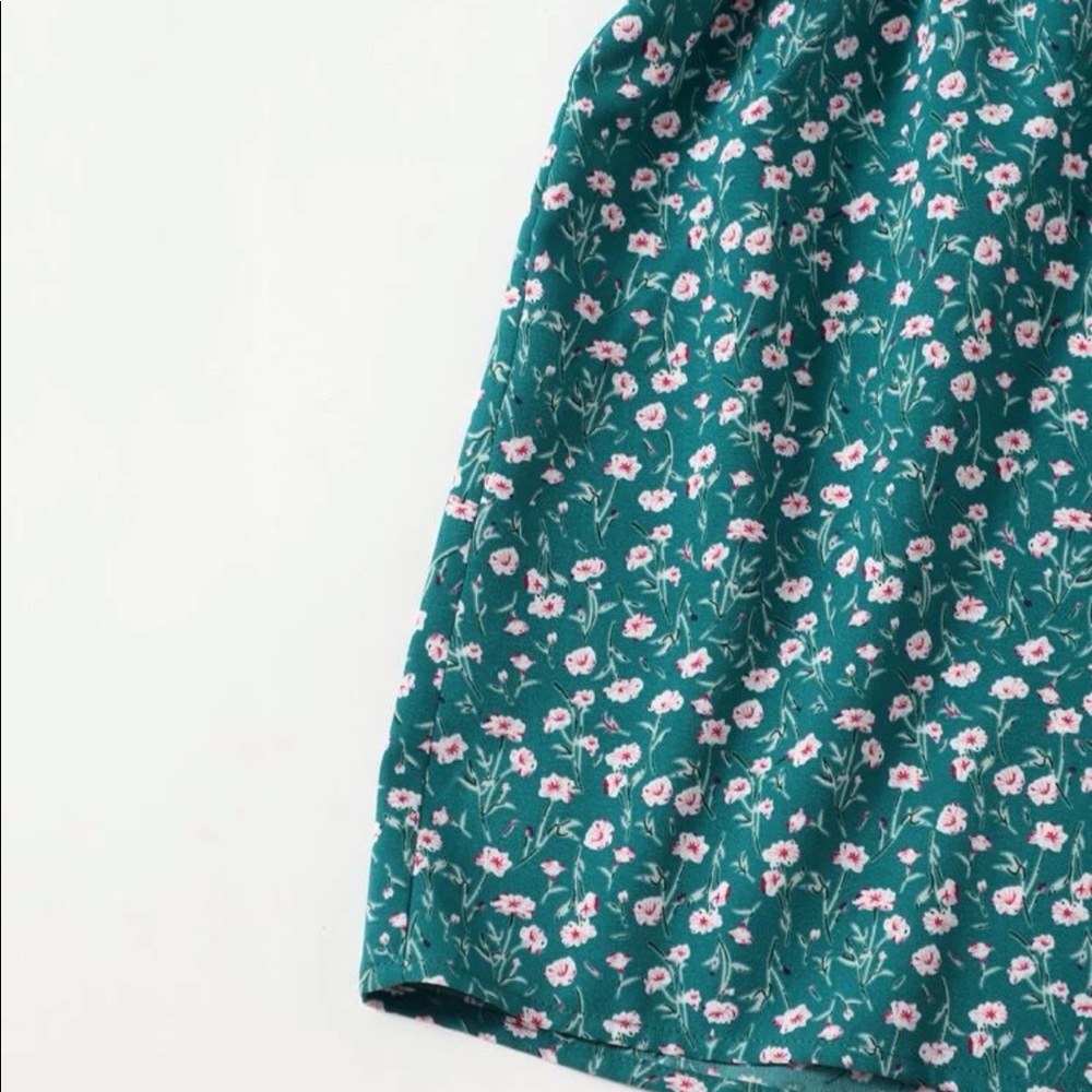 New floral cami Romper - Picture 5 of 5
